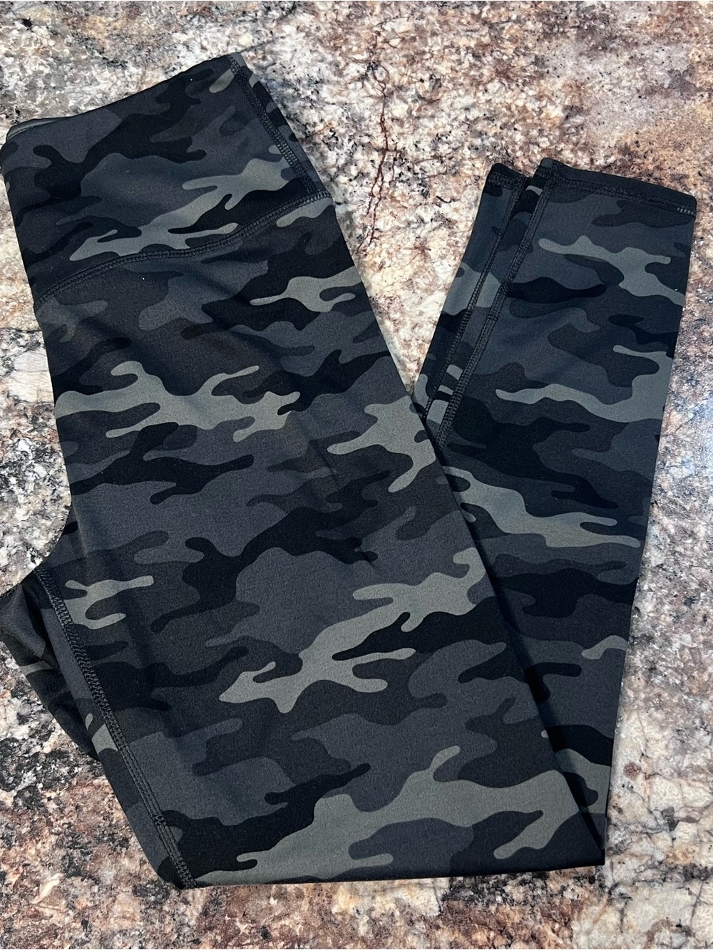 High-Waist Camo Leggings - Black & Gray